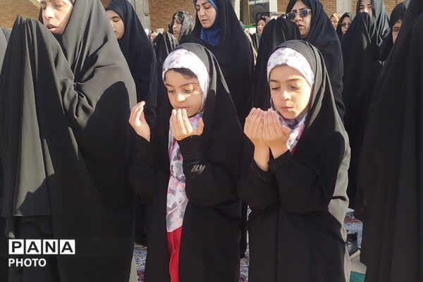 نماز عید فطر در مصلای شهر بهمن