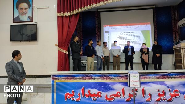 انتخابات انجمن اولیا و مربیان در مدرسه پسرانه نمونه فرزانگان در شهرستان شیروان 