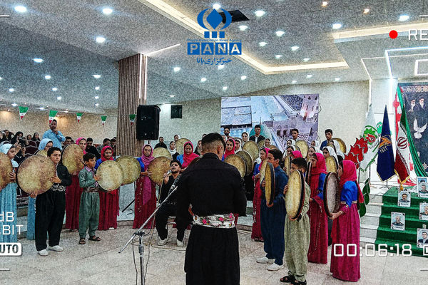 گروه دف‌نوازی کانون شهید مطهری و شهیده سمیه با اجراهای هنری درخشان در سطح استان می‌درخشد