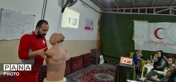  دوره‌های آموزشی کمک‌های اولیه در مجتمع مسکونی عقاب شهرک ناز فردیس