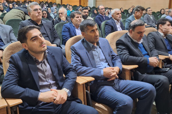 آیین تقدیر از انجمن‌های اولیا و مربیان برتر و تبیین فرآیند انتخابات شورای انجمن اولیا و مربیان ناحیه یک شیراز 
