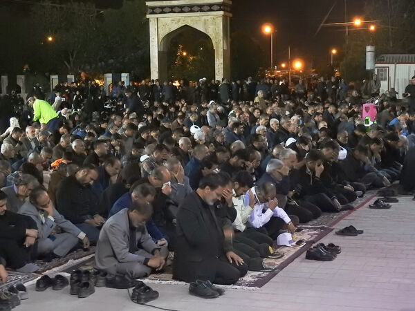 اجتماع بزرگ عزاداران شهدای خدمت در گلزار شهدای نیشابور