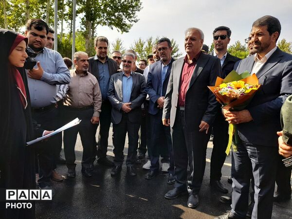 آغاز عملیات احداث کارخانه فرومنگنز و شهرک گلخانه‌ای در اسدآباد