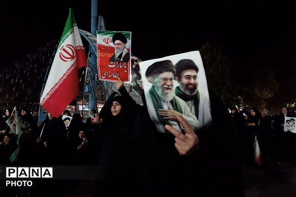 تداوم تجمعات شبانه در میدان امام خمینی (ره)