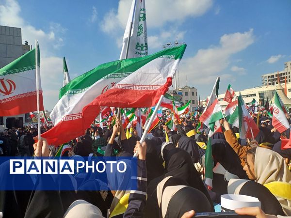 ۱۳ آبان، فریاد شهامت دانش آموزان در مسیر استقلال طلبی و استکبار ستیزی 