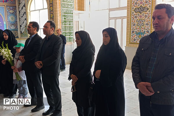 ادای احترام به شهدا و تجلیل از مربیان بهداشت در خراسان شمالی