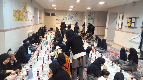 در روز‌های پایانی ماه رمضان دانش‌آموزان پیشتاز میزبان سفره همدلی شدند