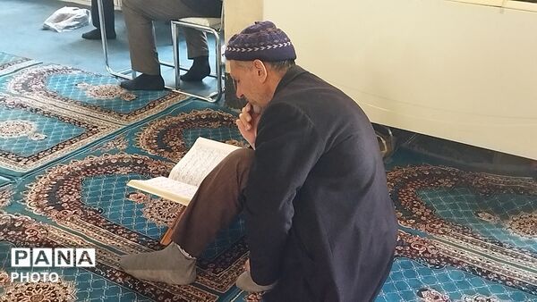محفل انس باقرآن به یاد شهید آیت الله خامنه ای در نیشابور 