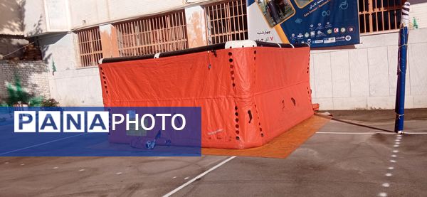 نواخته شدن بیست و ششمین زنگ نمادین استانی مانور زلزله در مدرسه شاهد ظهور آموزش و پرورش ناحیه یک