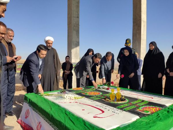 تجمع دانش‌آموزان آموزشگاه‌های شمال غرب شیراز در روز دانش‌آموز