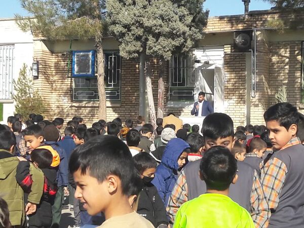 جشن تقدیر از بانوان آموزگار به‌مناسبت روز مادر در دبستان شهید پسندیده فدافن