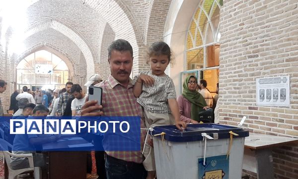 حضور مردم ولایتمدار نیشابور پای صندوق‌های رای
