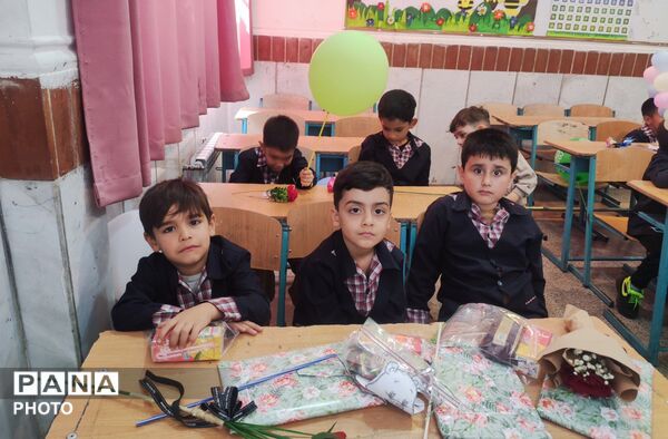 جشن شکوفه‌ها در مدرسه سلمانزاده ناحیه 3 کرج 