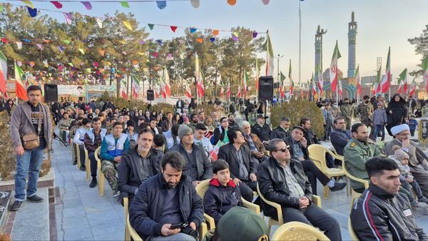 آیین مهمانی لاله‌ها و عطر افشانی گلزار شهدای کاشان