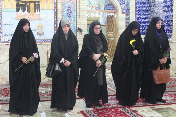 آیین عطرافشانی و گل افشانی مزار شهدا در سمنان