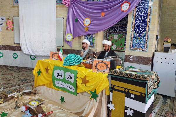 اجلاسیه نماز در دبستان شاهد محمدرضا کشاورز  ناحیه ۳شیراز 