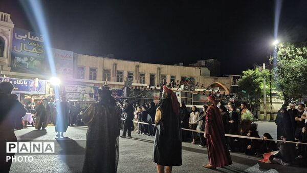 تعزیه خوانی در میدان امام خمینی ره شهرستان مرند
