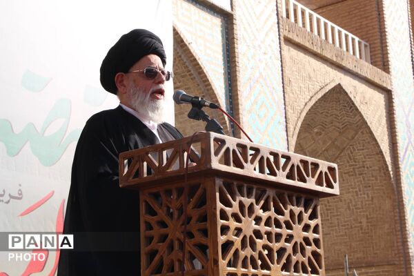 بیعت مردم دارالعباده شهر یزد با رهبر جدید انقلاب اسلامی ایران