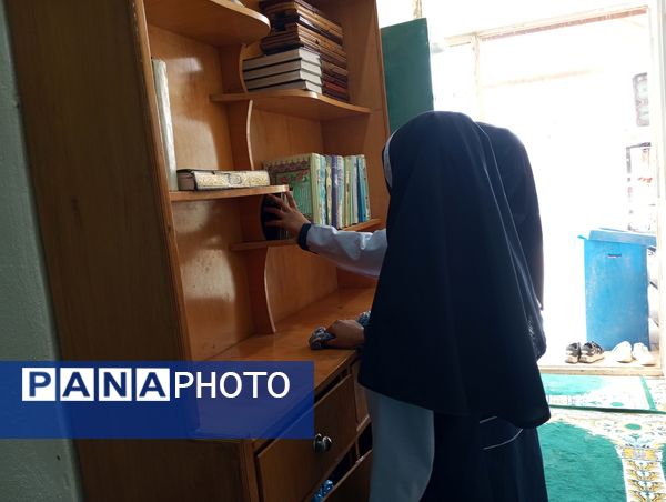 غبارروبی نمازخانه‌ دبستان ناهید نخودی نیشابور