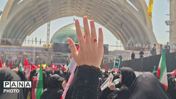 وداع باشکوه مردم با رهبر شهید؛ جلوه‌ای از همبستگی و وفاداری