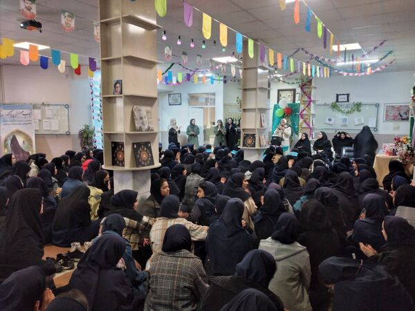جشن نیمه‌شعبان در دبیرستان شاهد ارض اقدس ناحیه۳ مشهد