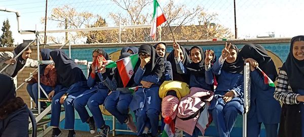 جشن دهه فجر در دبیرستان هاجر بیرجند