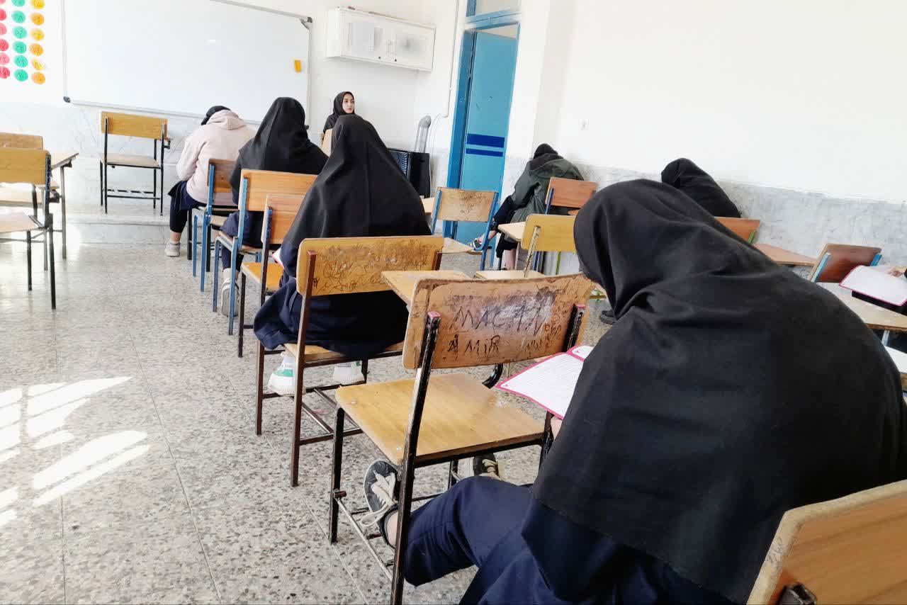 آزمون پیشرفت تحصیلی در دبیرستان آیت الله طالقانی داریون