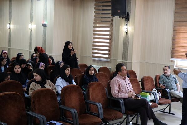 همایش انتخاب رشته کنکور در شهرستان پاکدشت 