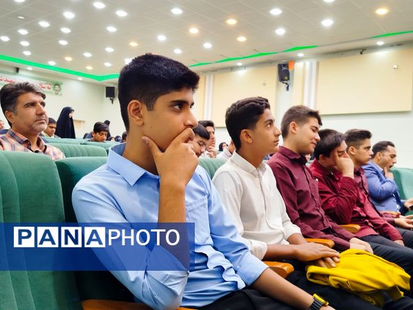 دیدار اعضای تشکل های دانش آموزی با امام جمعه کاشمر