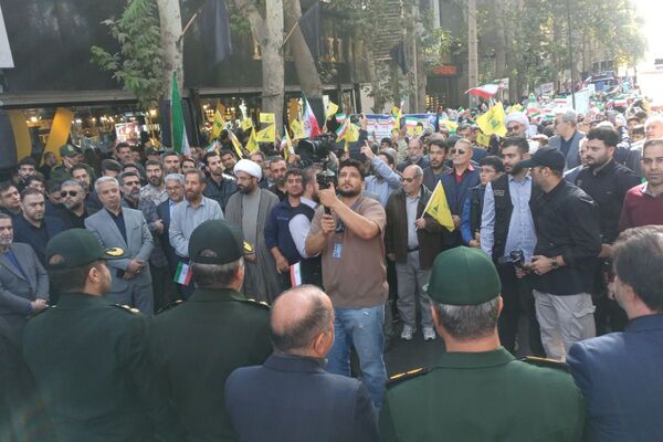 حضور پرشور دختران و پسران شهریار در روز استکبار ستیزی