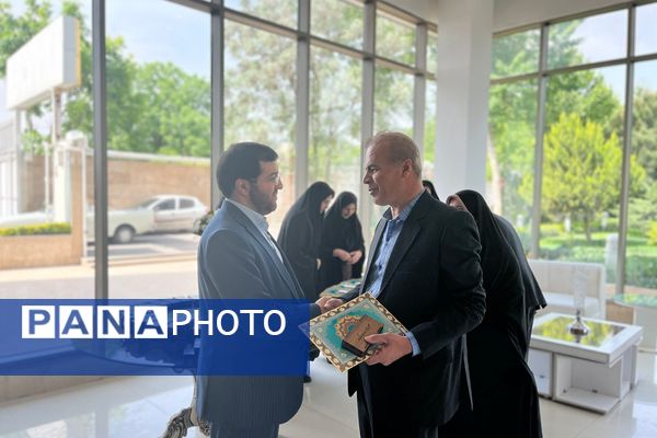 آیین تجلیل از پیشکسوتان آموزش و پرورش ملارد 