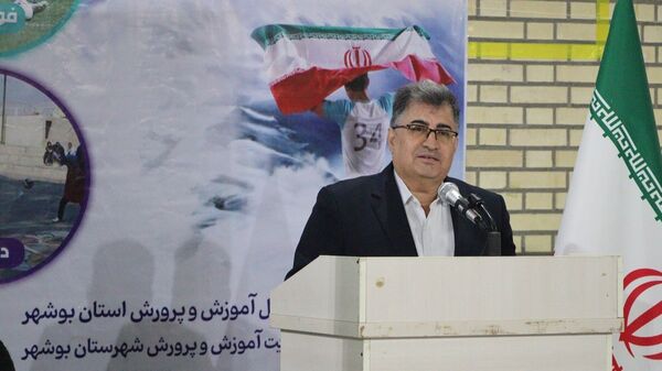 روشن شدن مشعل جام اقتدار ایران در آیین یادبود ۳۴ دانش‌آموز شهید بوشهر