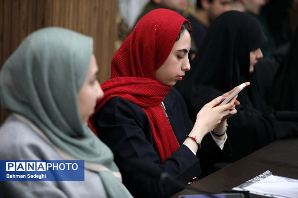 نشست صمیمی وزیر آموزش و پرورش با مدال آوران المپیادهای علمی