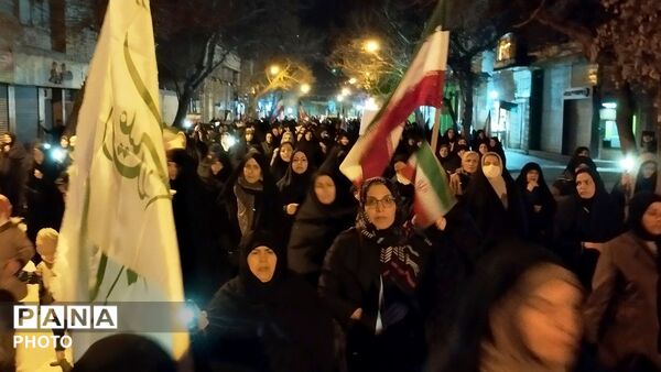 میدان با شما و خیابان ها با ما