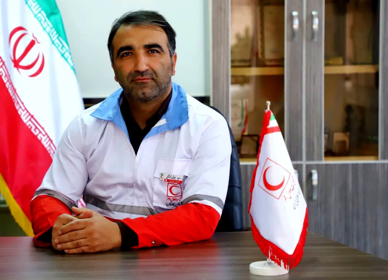 تبریک معاون دانش‌آموزی سازمان جوانان جمعیت هلال احمر به سعید افروز