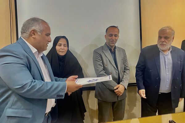 جلسه ستاد شاهد ورامین با محوریت ارتقای کیفیت آموزشی و تجلیل از فرزندان شهدا