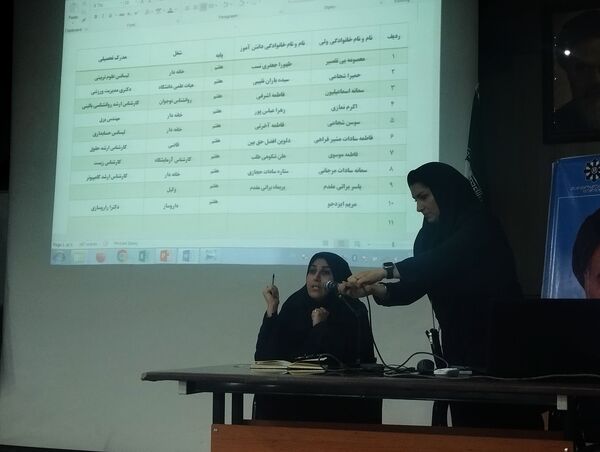 اولین جلسه انجمن اولیا و مربیان دبیرستان فرزانگان ۵ مشهد