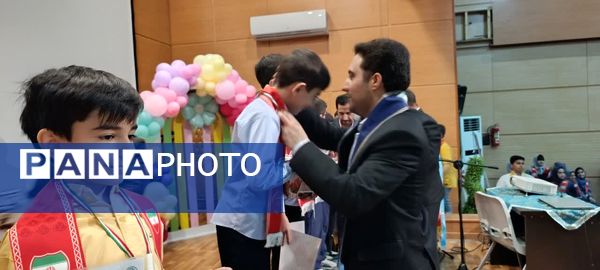 تجلیل از مقام آوران المپیاد رویش ناحیه یک