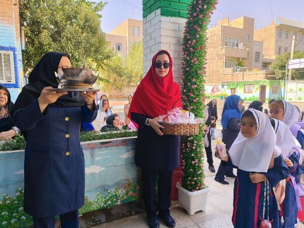 جشن شکوفه ها در مدارس شهرستان قدس، آغاز طلایی و شیرین  سال تحصیلی