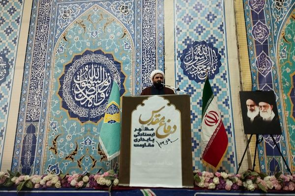 برپایی میز خدمت آموزش و پرورش شهرستان قدس در مصلی نماز جمعه
