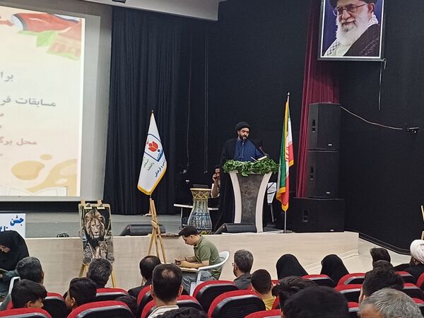 جشن ستارگان دانش‌آموزی در تالار شهرداری دولت‌آباد شهرستان برخوار 