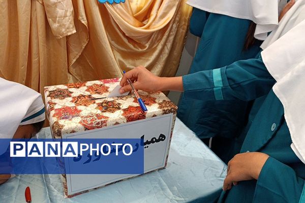 برگزاری انتخابات همیار مشاور در دبستان حضرت زهرا(س)‌ یک رودهن