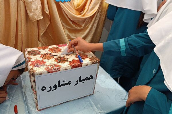 برگزاری انتخابات همیار مشاور در دبستان حضرت زهرا(س)‌ یک رودهن
