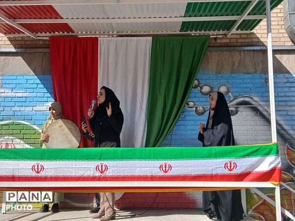 آغاز سال تحصیلی در دبیرستان پونه رونقی منطقه ۱۵