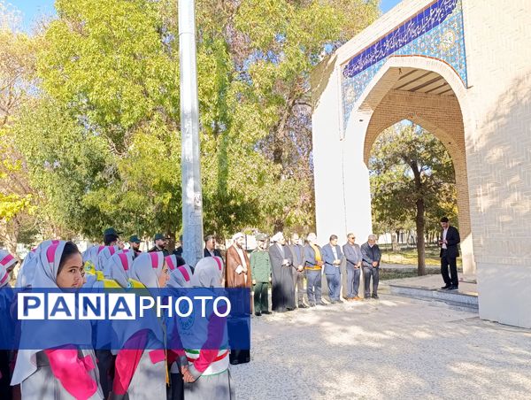 غبار روبی مزار شهدای گمنام شهرستان سلطانیه 