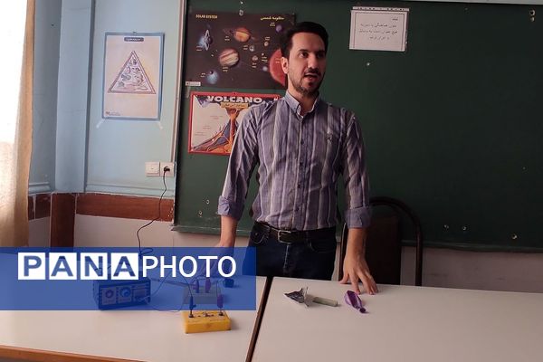 افتتاح آزمایشگاه دبیرستان پسرانه سید احمد خمینی(ره) به نام شهید عبدالحمید مینوچهر