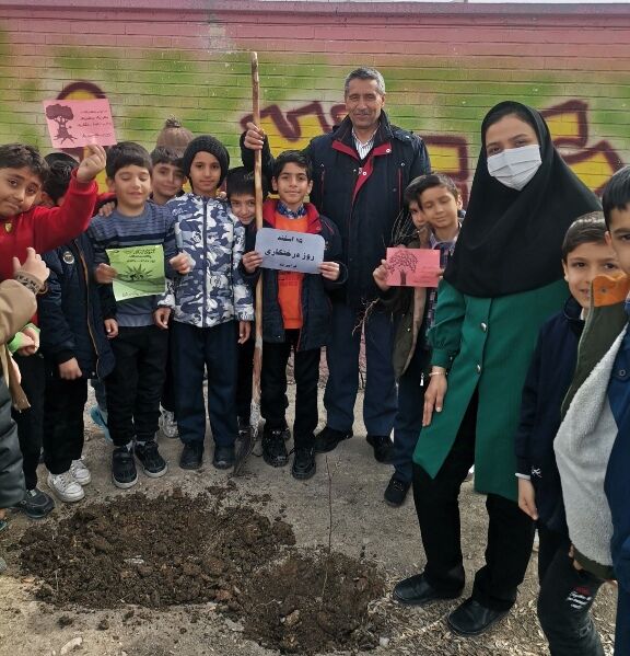 کاشت نهال در دبستان پسرانه مبین شیروان