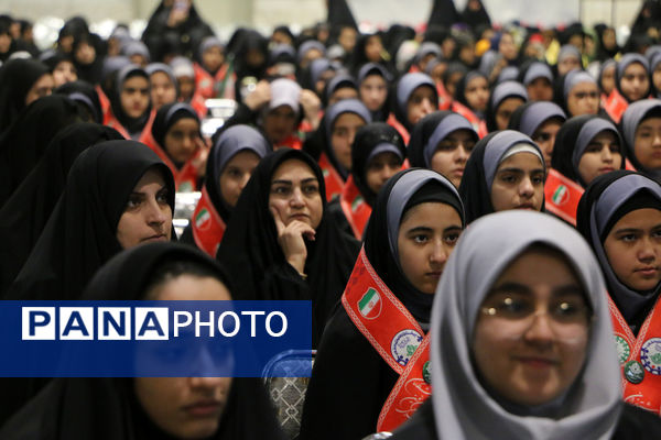 حضور پیشتازان در یادواره یکهزار شهید فرهنگی و دانش‌آموز استان قم