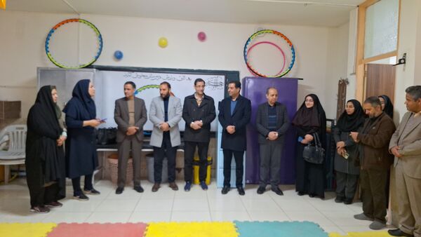 بازدید مدیرکل آموزش و پرورش استان اصفهان از مدرسه حضرت زینب (س) ناحیه ۴ (در طرح نماد)