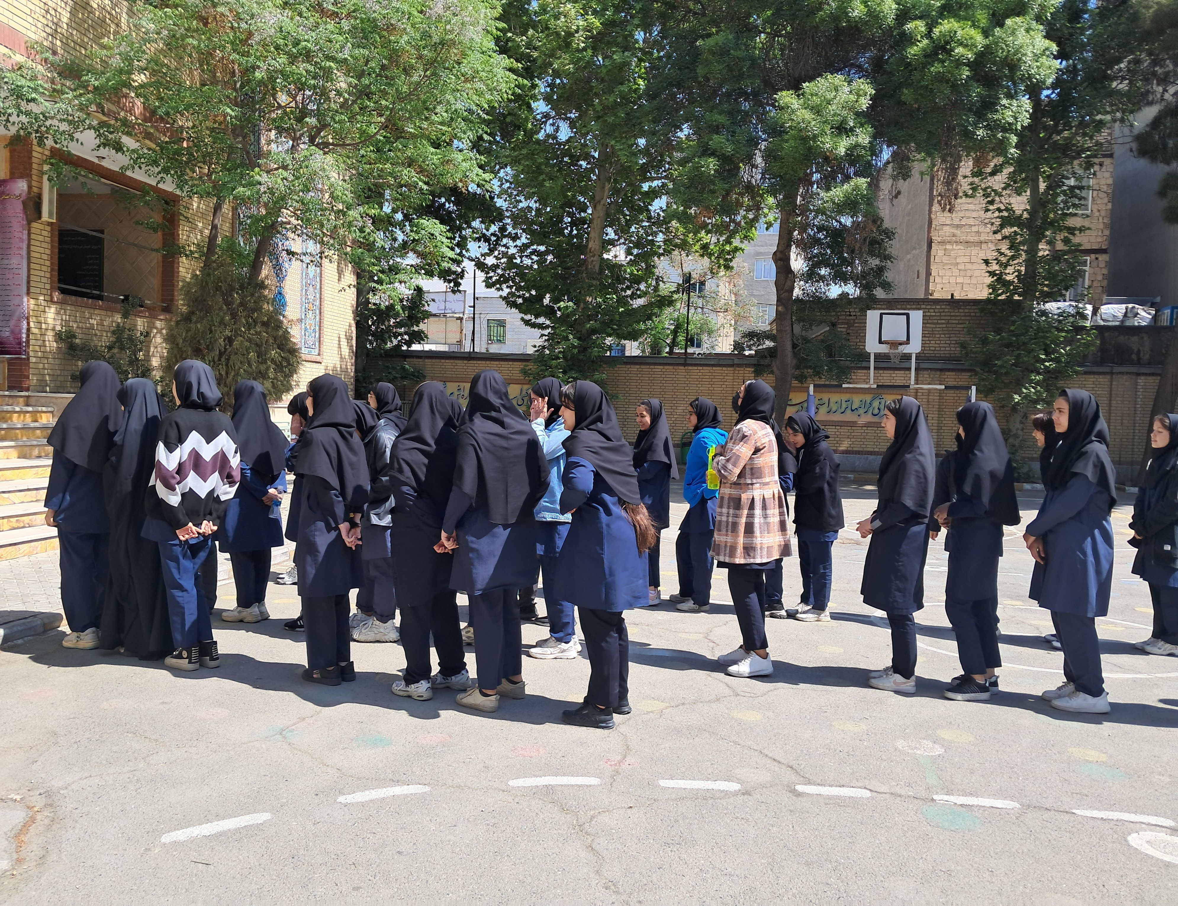 بازدید دانش آموزان پایه نهم آموزشگاه بنت الهدی یک از هنرستان فنی حرفه ای سماء